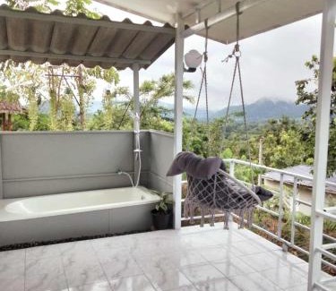 Tha Kradan House | บ้านสวนคึดฮอดโฮมสเตย์ ศรีสวัสดิ์ กาญจนบุรี