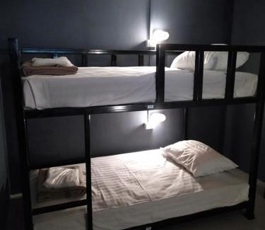 Tha Sut Hostel | เบดเคบินส์ แม่ฟ้าหลวง