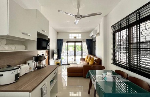 Kathu House | 100 m² House ∙ 2 bedrooms ∙ 4 guests