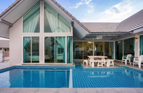 Cha-am Villa | 120 m² Villa ∙ 4 bedrooms ∙ 15 guests