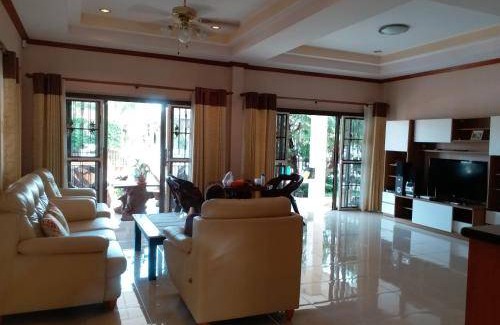 Bang Sare Villa | 140 m² Villa ∙ 3 bedrooms ∙ 10 guests