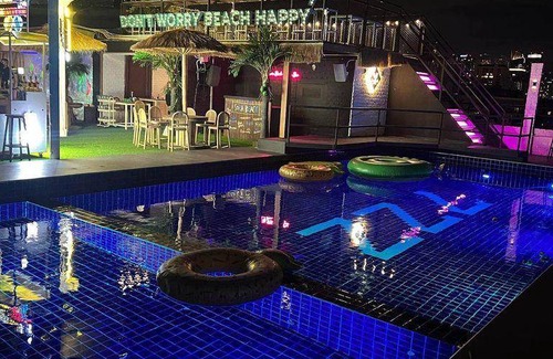 Wattana Hotel | 180 m² Hotel ∙ 3 bedrooms ∙ 6 guests