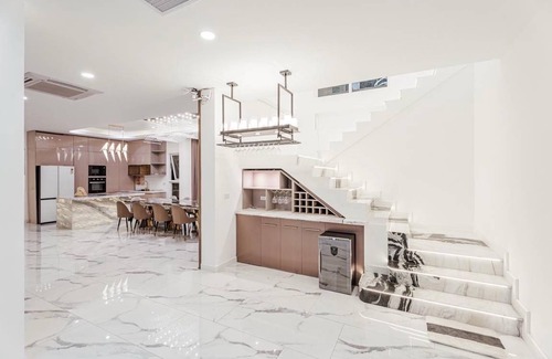 Nonthaburi Villa | 1800 m² Villa ∙ 8 bedrooms ∙ 30 guests