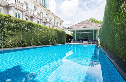 Bangkok Central Business District House | 200 m² House ∙ 3 bedrooms ∙ 14 guests
