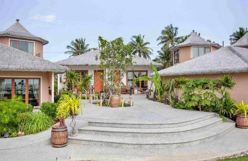Hat Chao Samran Resort | 200 m² Resort ∙ 4 bedrooms ∙ 127 guests
