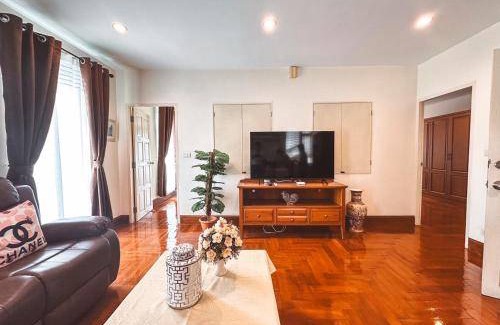 Khlong Tan Apartment | 212 m² Apartment ∙ 3 bedrooms ∙ 6 guests