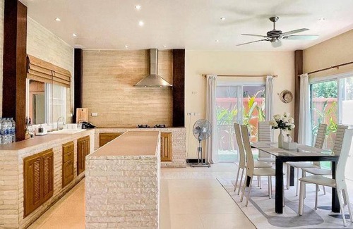 Ban Pong Villa | 230 m² Villa ∙ 3 bedrooms ∙ 6 guests