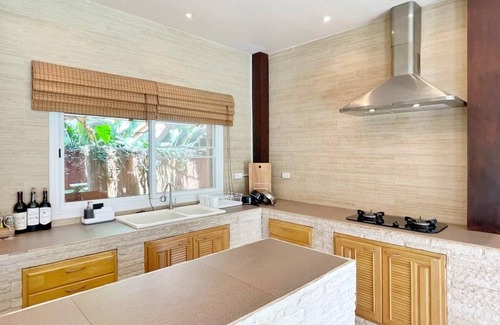 Ban Pong Villa | 230 m² Villa ∙ 3 bedrooms ∙ 6 guests