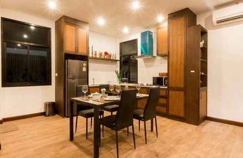 Khanong Phra House | 232 m² House ∙ 3 bedrooms ∙ 8 guests