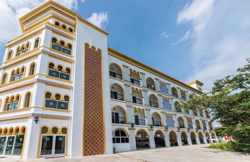 Lop Buri Hotel | 24 m² Hotel ∙ 4 guests