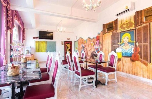 Lop Buri Hotel | 24 m² Hotel ∙ 4 guests