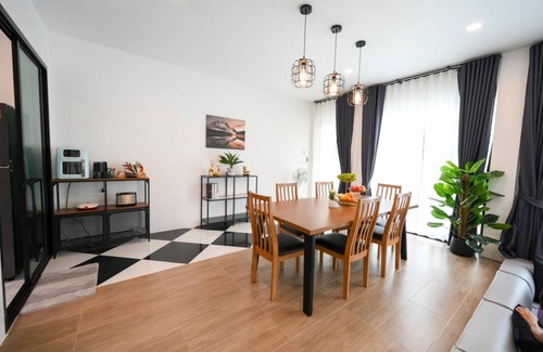 Pak Chong Villa | 250 m² Villa ∙ 4 bedrooms ∙ 14 guests