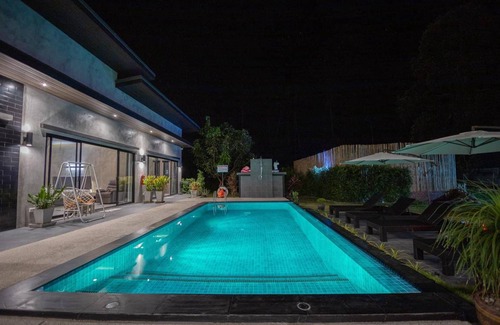 Khanom Villa | 250 m² Villa ∙ 4 bedrooms ∙ 26 guests