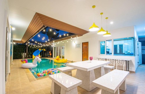 Bang Lamung Villa | 250 m² Villa ∙ 4 bedrooms ∙ 13 guests