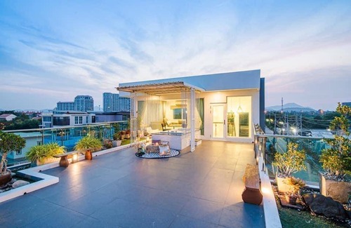 Hua Hin Villa | 250 m² Villa ∙ 5 bedrooms ∙ 25 guests