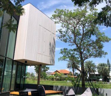 Phetchaburi Villa | 260 m² Villa ∙ 3 bedrooms ∙ 12 guests