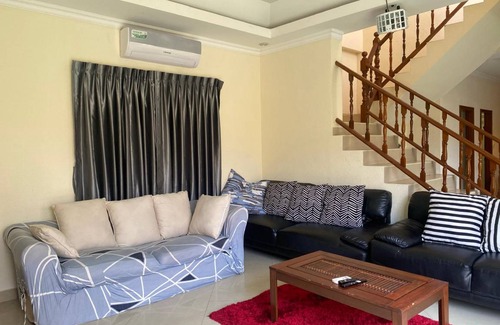 Jomtien House | 274 m² House ∙ 5 bedrooms ∙ 14 guests