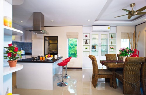 Bophut Villa | 3 BEDROOM - STUNNING SEA VIEWS, MOUNTAIN VISTAS AND CLOSE TO EVERYTHING!