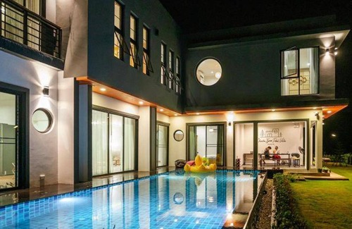 Khanong Phra House | 300 m² House ∙ 4 bedrooms ∙ 12 guests