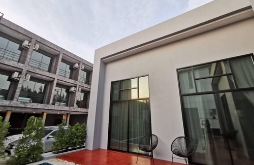 Hat Chao Samran Hotel | 33 m² Hotel ∙ 3 guests