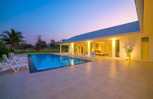 Sam Phraya Villa | 335 m² Villa ∙ 4 bedrooms ∙ 10 guests