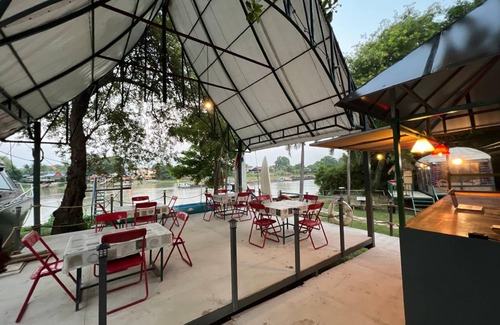 Samphao Lom Hotel | 36 m² Hotel ∙ 2 guests