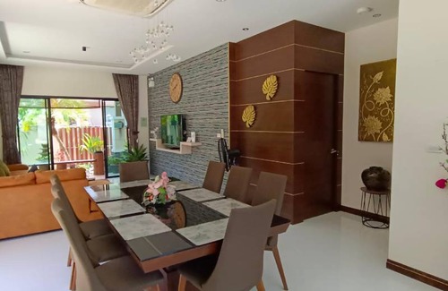 Krabi Villa | 367 m² Villa ∙ 3 bedrooms ∙ 13 guests