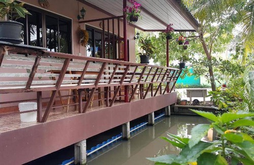 Amphawa Apartment | 38 m² Serviced apartment ∙ 7 bedrooms ∙ 127 guests