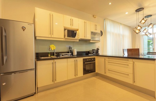 Ban Saiyuan Villa | 3BR PoolVilla Near Nai Harn Beach V113