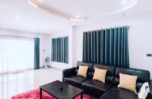Khlong Hae House | 400 m² House ∙ 3 bedrooms ∙ 8 guests