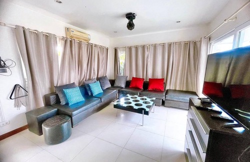Bang Lamung House | 400 m² House ∙ 4 bedrooms ∙ 14 guests