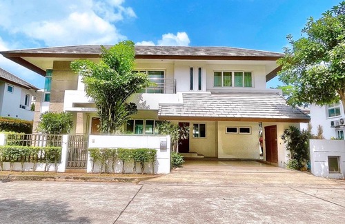 Bang Lamung House | 400 m² House ∙ 4 bedrooms ∙ 14 guests