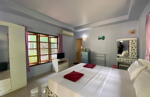 Wat Bung Toei Hotel | 41 m² Hotel ∙ 8 guests