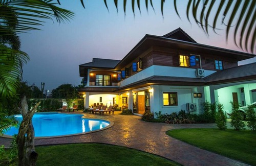Chiang Mai House | 448 m² House ∙ 7 bedrooms ∙ 14 guests
