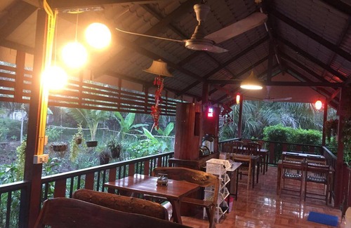 Tha Muang Hotel | 50 m² Hotel ∙ 7 bedrooms ∙ 10 guests