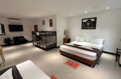 Phra Pradaeng Hotel | 500 m² Hotel ∙ 10 bedrooms ∙ 30 guests