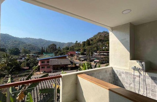 Pong Yaeng Hotel | 60 m² Hotel ∙ 20 guests