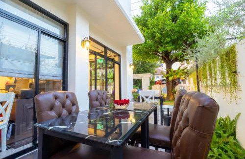 Wua Lai Hotel | 60 m² Hotel ∙ 4 guests