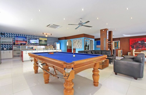 Pratumnak Hill House | 8 Bedroom Villa - Private Pool & Gym