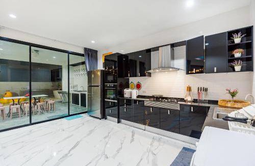 Hua Hin Villa | 850 m² Villa ∙ 5 bedrooms ∙ 30 guests