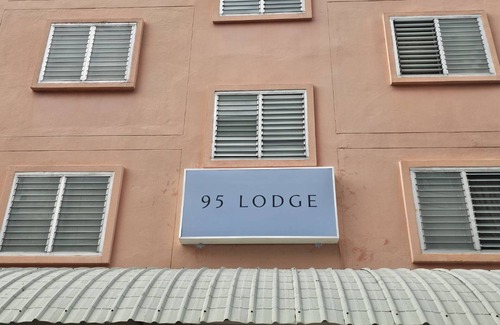 Khlong Chaokhunsing Apartment | 95 Lodge