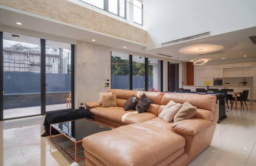 Ekkamai Villa | 959 m² Villa ∙ 6 bedrooms ∙ 20 guests