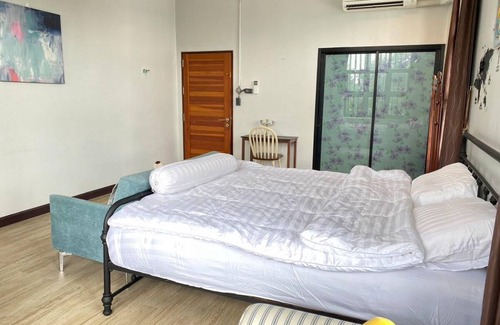 Nakhon Phanom House | 970 m² House ∙ 2 bedrooms ∙ 5 guests