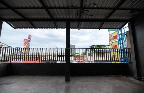 Nong Chaeng Hostel | Another High Away Hostel - Bangkok