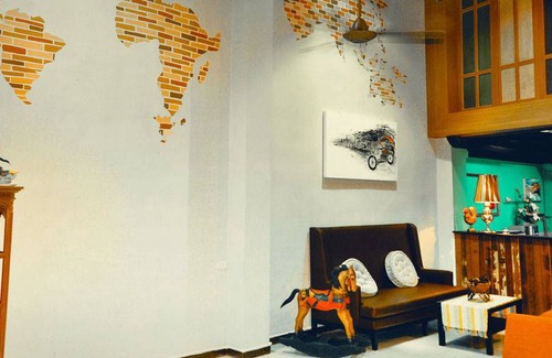 Suan Luang Hostel | Around The World Bed & Breakfast