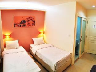 Maha Phruttharam Hostel | At Hua Lamphong Hotel