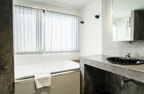Chang Phueak Hotel | B2 Black Business & Budget Hotel