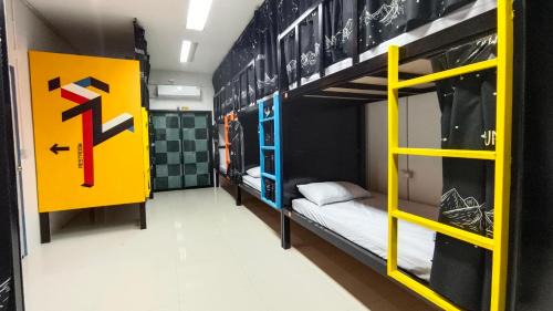 Don Sak Hostel | Bauhaus Hostel Cafe