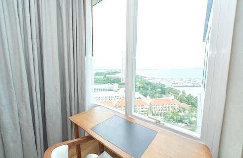 Na Chom Thian Apartment | Beach Front Condo, Sea View with Pool