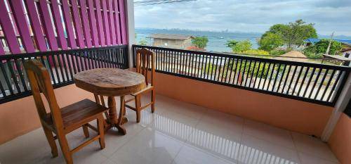 Koh Lan Bed & Breakfast | Bed and breakfast ∙ 3 guests
